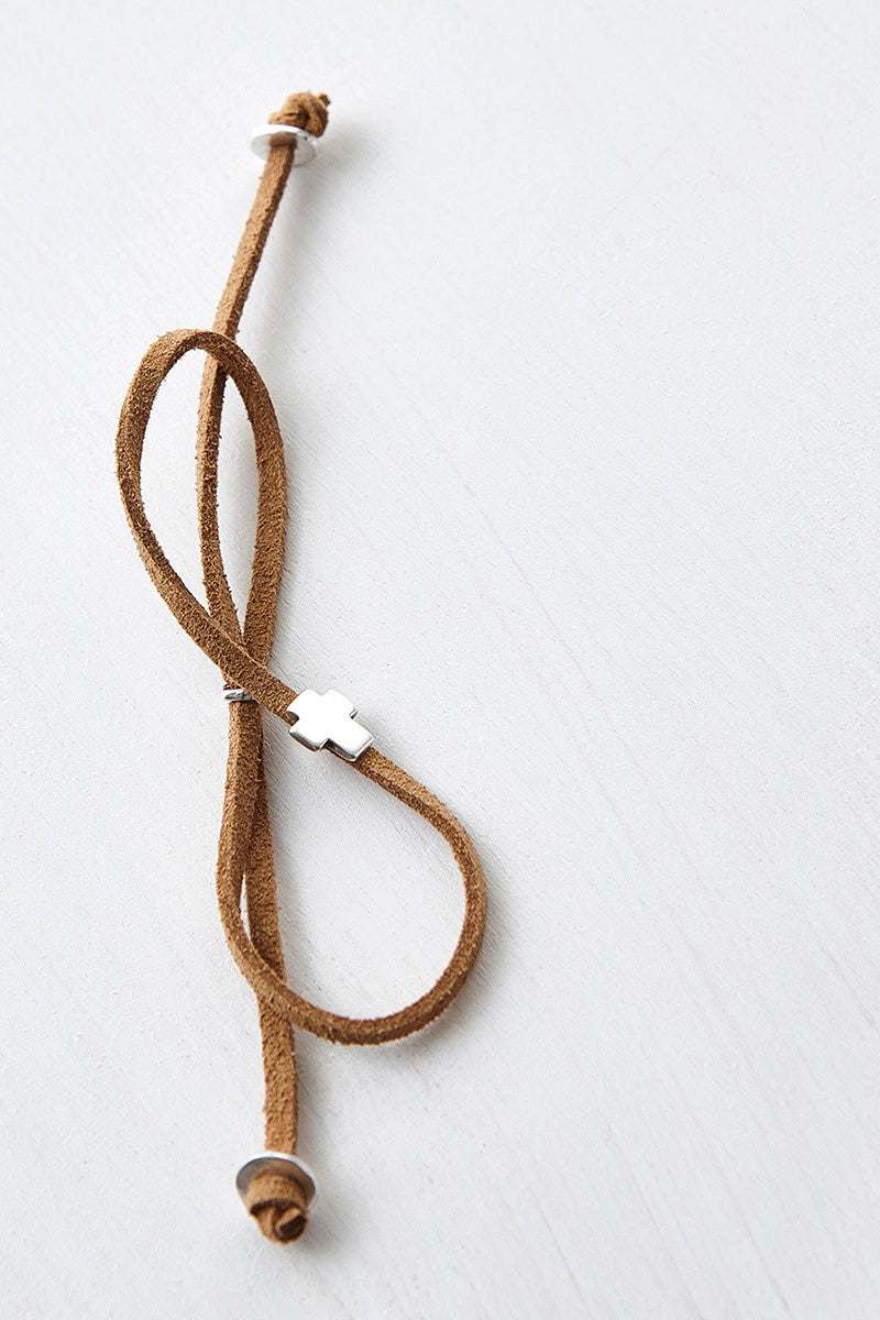 Δερμάτινο κορδόνι με χρυσές ή ασημί μεταλλικά στοιχεία και τελειώματα, 50 τεμάχια.