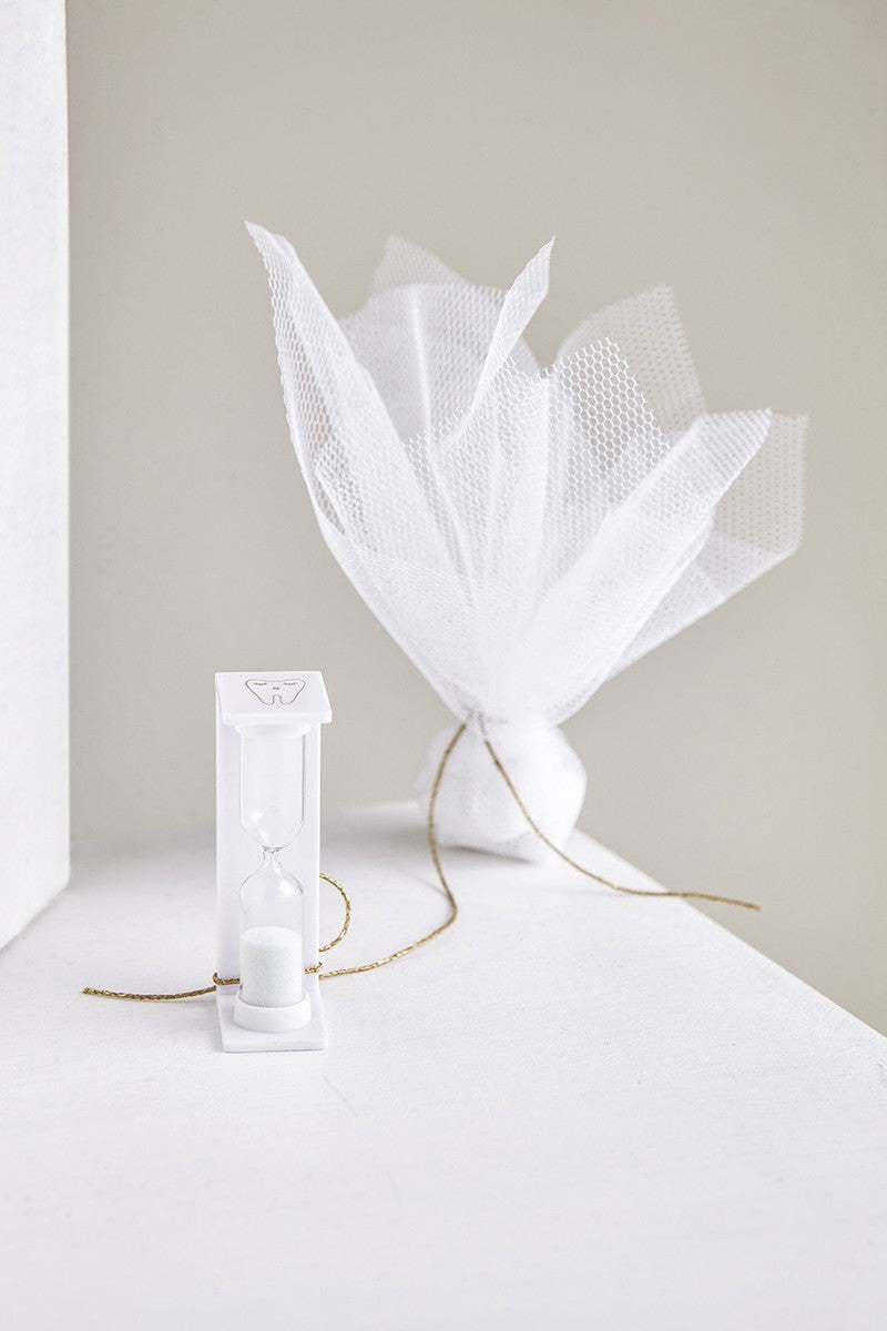 Μπομπονιέρα κλεψύδρα με χρυσό τύπωμα δοντάκι με τούλι και χρυσοκλωστή.