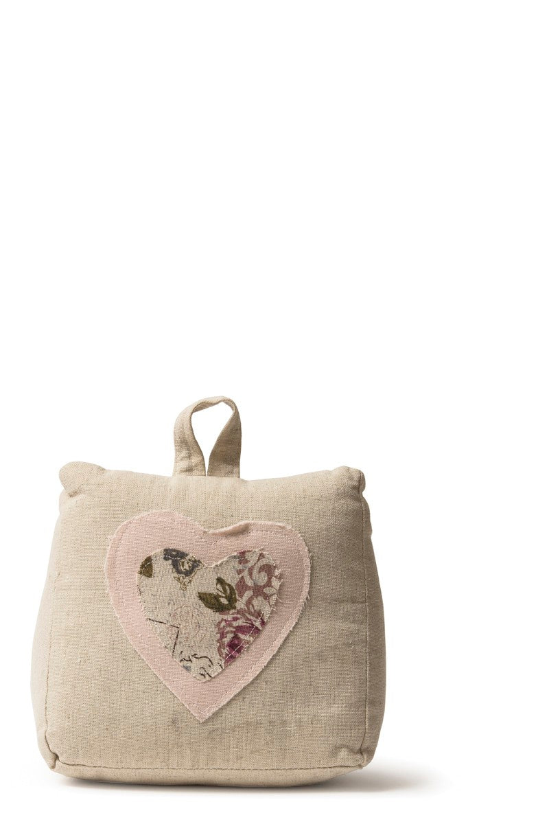 Door stoper ροζ με καρδούλα με floral σχέδιο. Διαστάσεις: 19 x 19 cm.