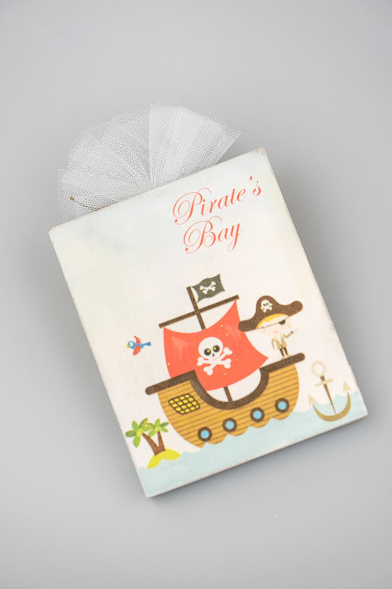 ΜΠΟΜΠΟΝΙΕΡΑ ΚΑΔΡΑΚΙ ΜΕ ΘΕΜΑ ΠΕΙΡΑΤΗΣ, ΔΩΡΕΑΝ ΜΕΤΑΦΟΡΙΚΑ.