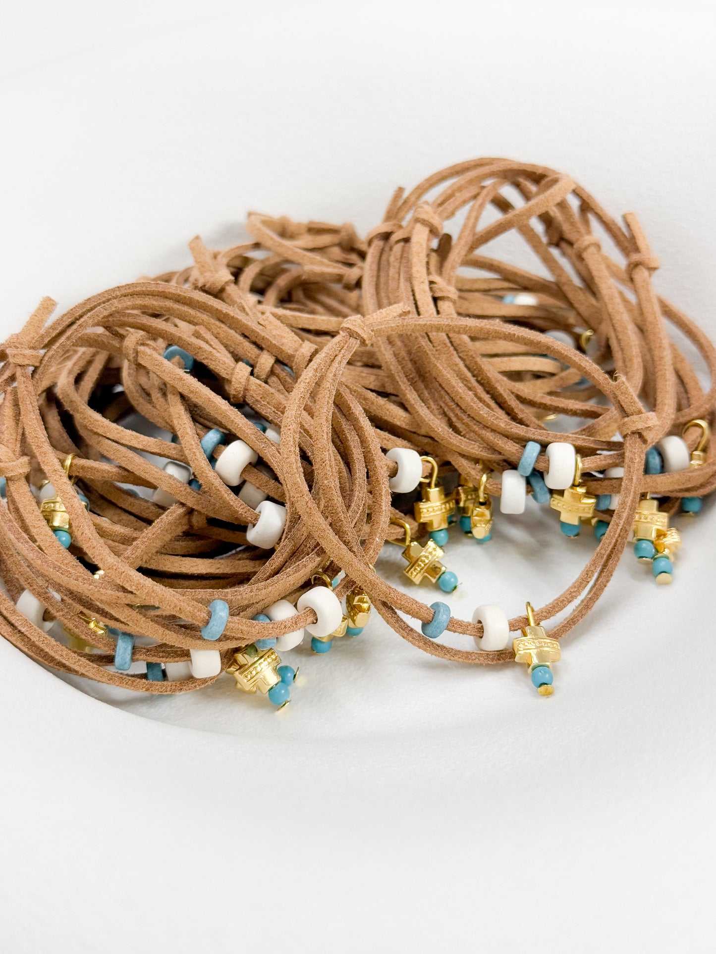 Celfie & Co. A28 (Α28) μαρτυρικό βραχιόλι με επιχρυσωμένο σταυρό, δωρεάν μεταφορικά.