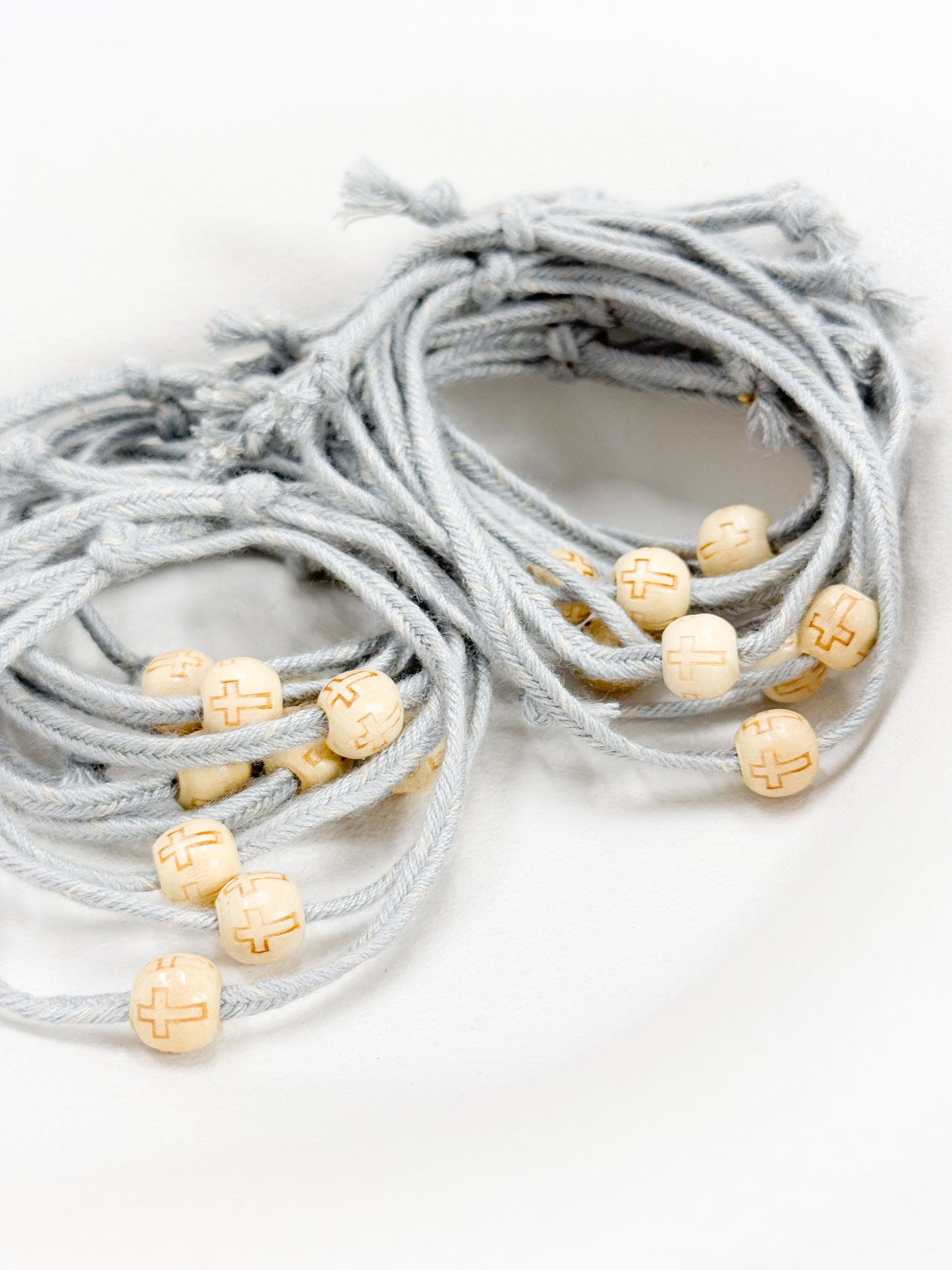 Celfie & Co. E92 (Ε92) βραχιόλι χειροποίητο με ξύλινο σταυρό, δωρεάν μεταφορικά.