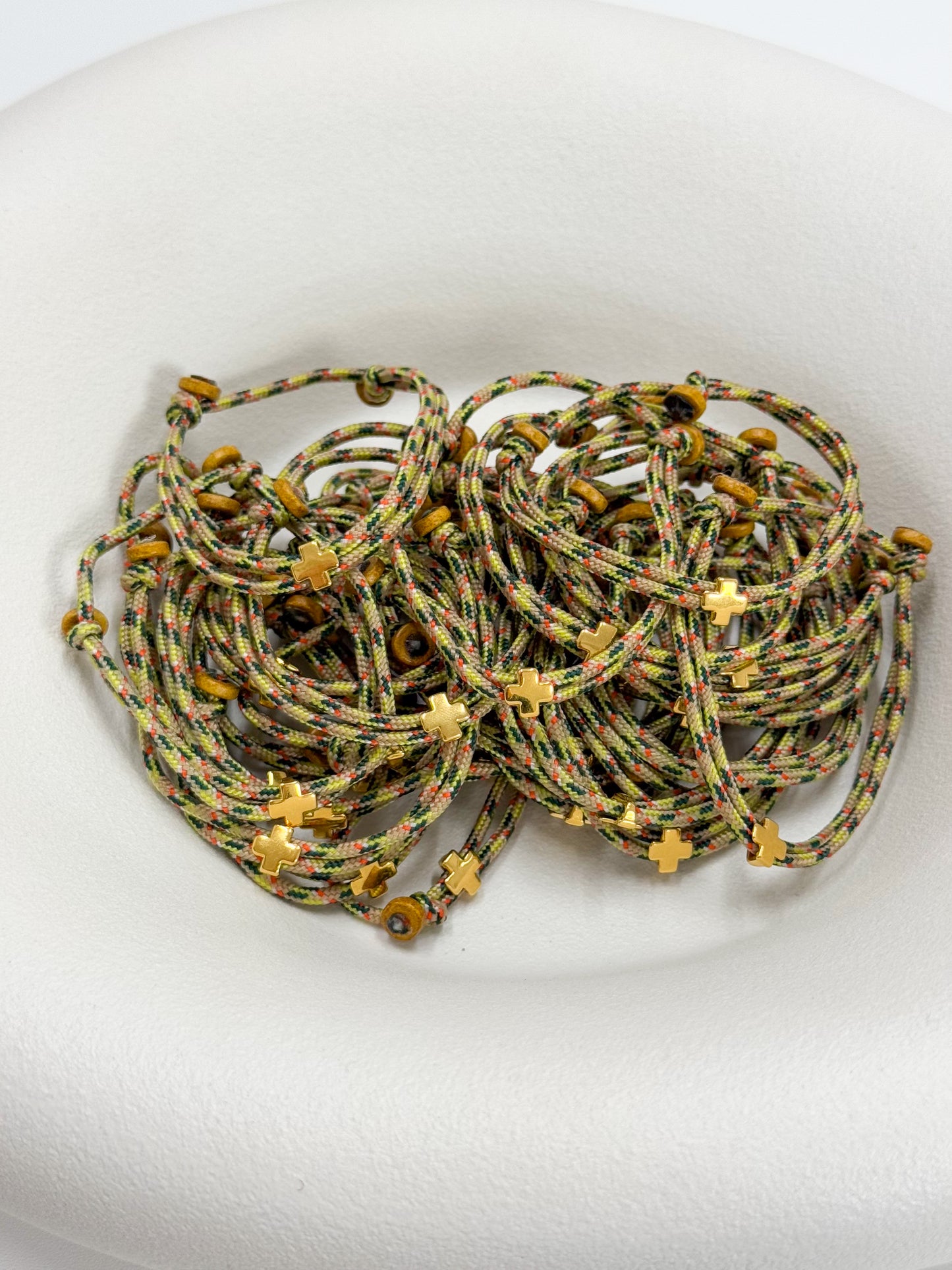 Celfie and Co. H1 (Η1) βραχιόλι με επιχρυσωμένο σταυρό, οriginal κουτί celfie and co. και δωρεάν μεταφορικά.