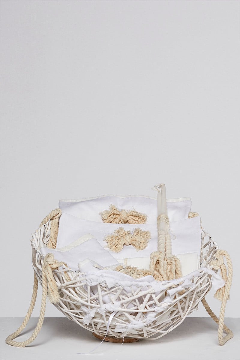 Χειροποίητη καλαθούνα με off white λαδόπανα και λαδοσέτ σε εκρού χρώμα