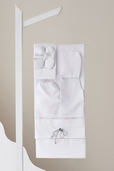 Luxury Λαδόπανο που περιλαμβάνει τα εσώρουχα, Αγία σκέπη, σαγιοναράκια, κρεμάστρα και θήκη