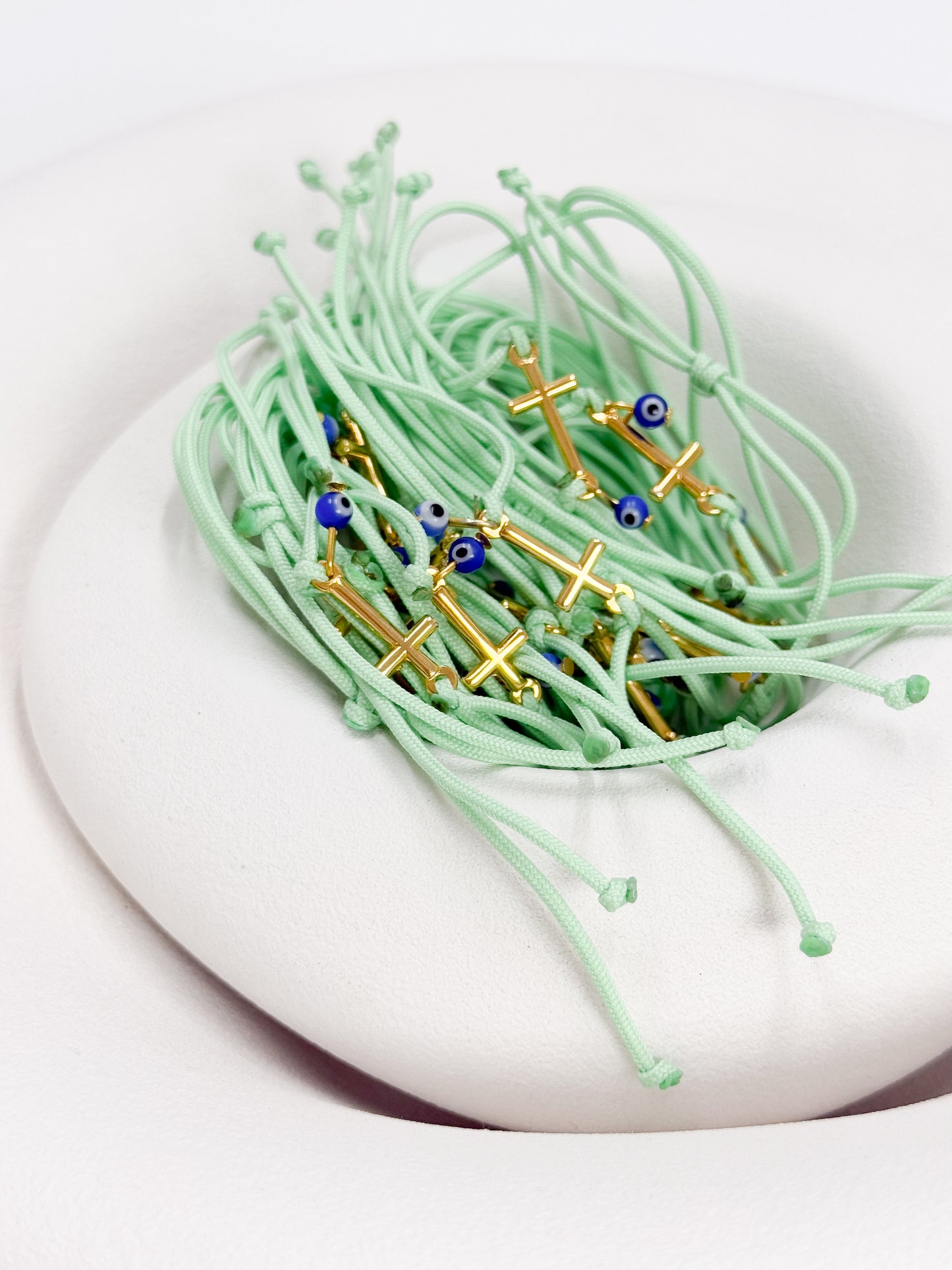 Celfie and Co. L51 χειροποίητο βραχιόλι με επιχρυσωμένο σταυρό, οriginal κουτί celfie and co. και δωρεάν μεταφορικά.