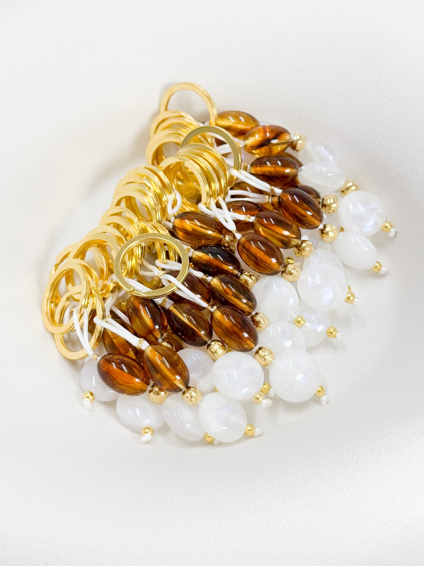 Celfie and Co. M72 (Μ72) μαρτυρικό μπρελόκ με επιχρυσωμένο σταυρό, 50 τεμάχια.