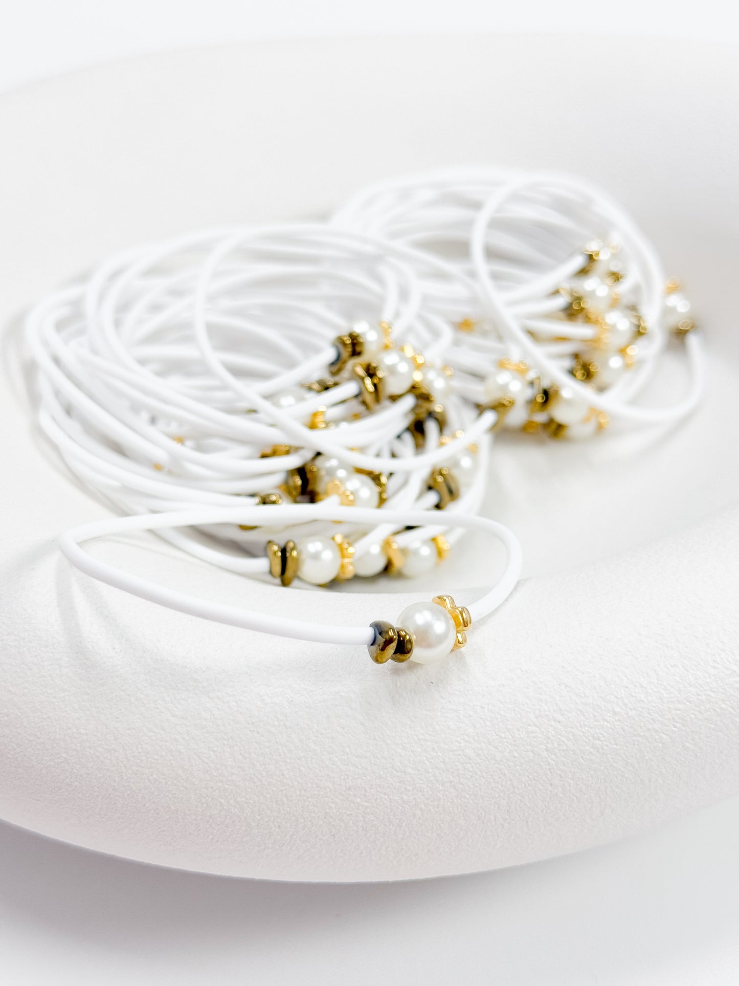 Celfie and Co. M73 (Μ73) μαρτυρικό βραχιόλι με επιχρυσωμένο σταυρό, οriginal κουτί celfie and co. και δωρεάν μεταφορικά.