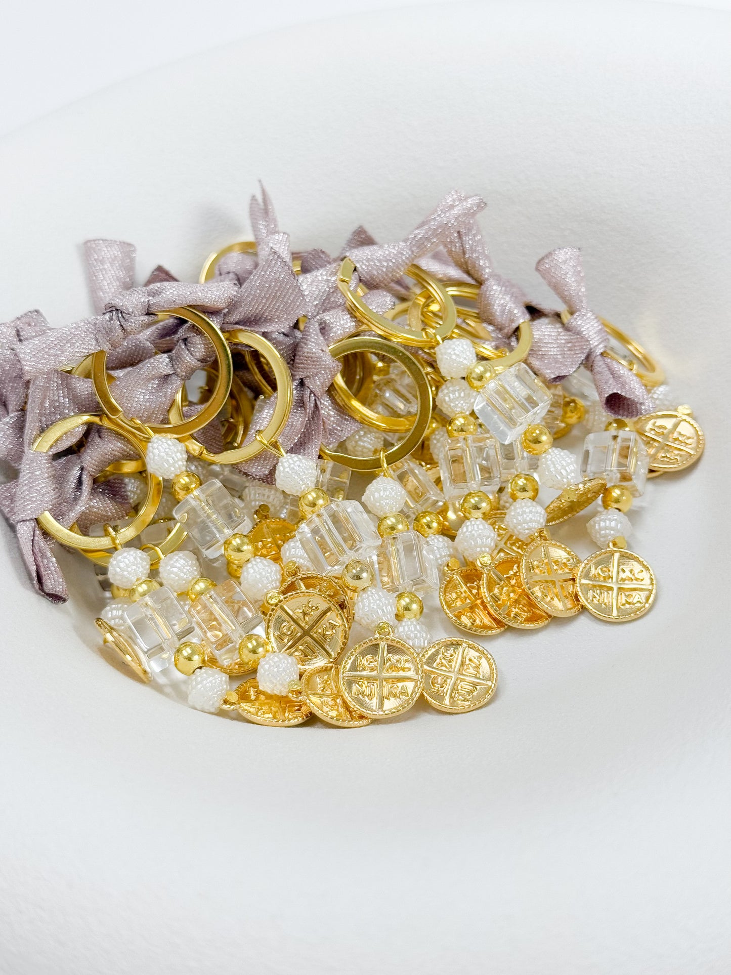 Celfie and Co. U17 χειροποίητο μαρτυρικό μπρελόκ με επιχρυσωμένο κωνσταντινάτο, 50 τεμάχια.