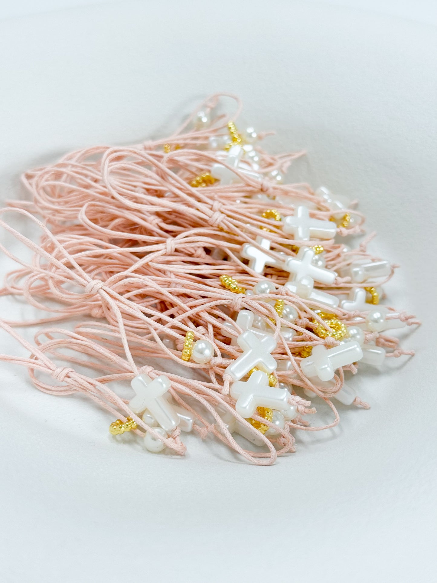 Celfie and Co. U19 χειροποίητο μαρτυρικό πέτο με πέρλα σταυρό και χρυσή ροδέλα, οriginal κουτί celfie and co. με δωρεάν μεταφορικά.