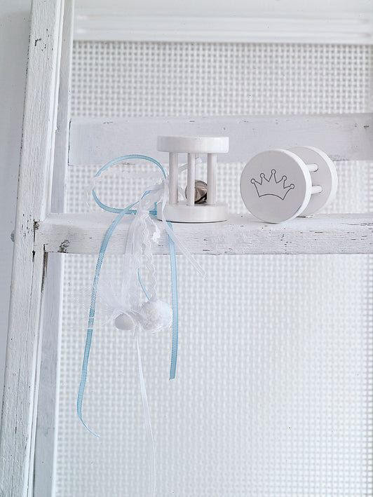 Μπομπονιέρα ξύλινη κουδουνίστρα λευκή με στέμμα, για αγόρι ή κορίτσι, δωρεάν μεταφορικά!