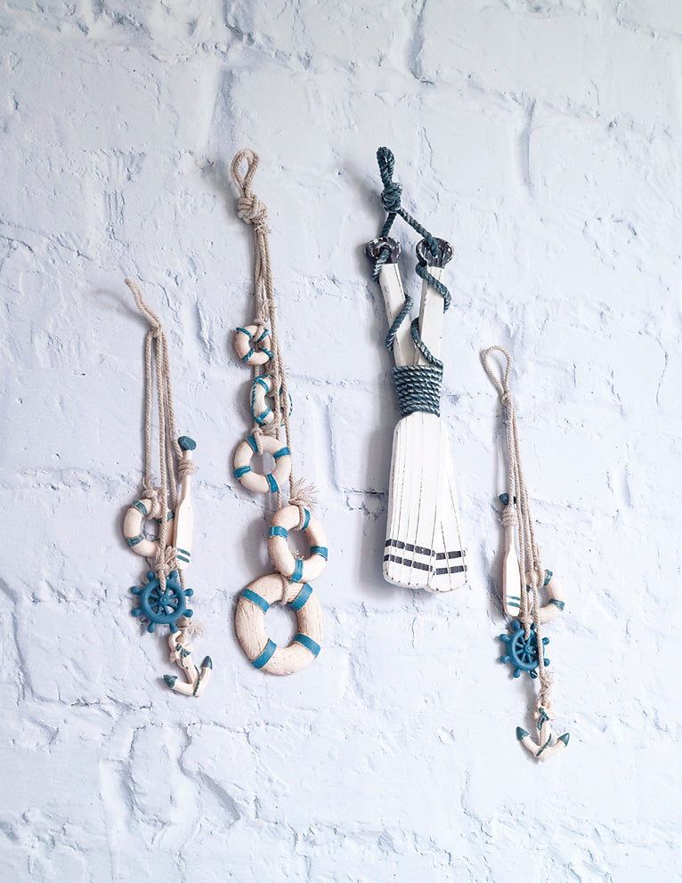 Ναυτική μπομπονιέρα κρεμαστά, τιμονιέρες - σωσίβια - κουπιά κα.