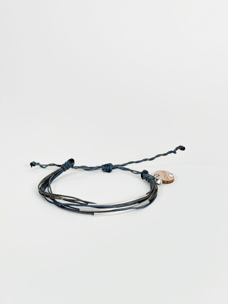 Celfie and Co. χειροποίητο μαρτυρικό FL73, δωρεάν μεταφορικά. Βραχιόλι με πολλά κορδόνια,ασημί καρδούλα και σωληνάκια, το γιαγιά βγαίνει σε χρυσό αστεράκι μοτιφ, ενώ το κουμπάρα, θεία, αδερφή βγαίνει σε καρδιά.