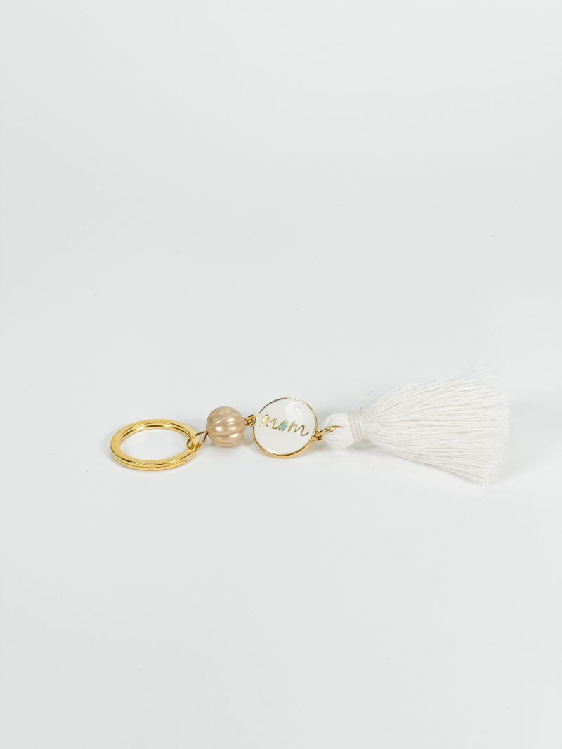 Celfie and Co. χειροποίητο μαρτυρικό FL75, δωρεάν μεταφορικά. Μπρελοκ με μοτιφ mom και εκρού φούντα.